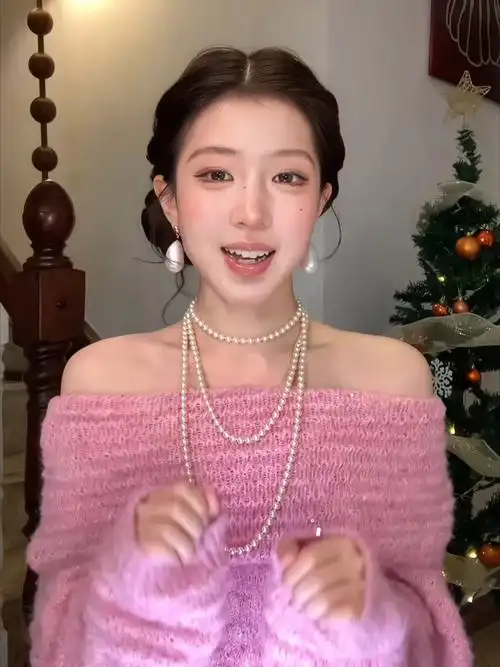 安踏国产品牌资料封面，运动服饰集团
